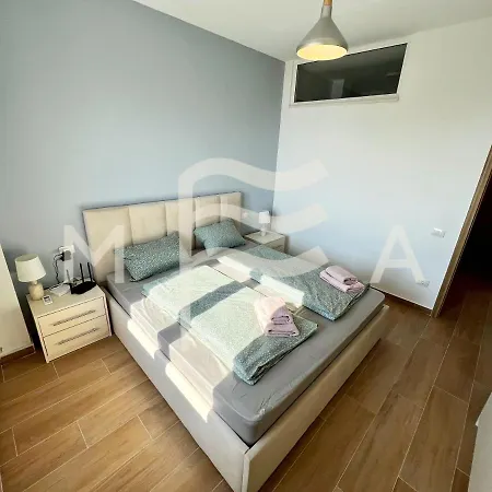 Апартаменты Teuta 575 Дуррес